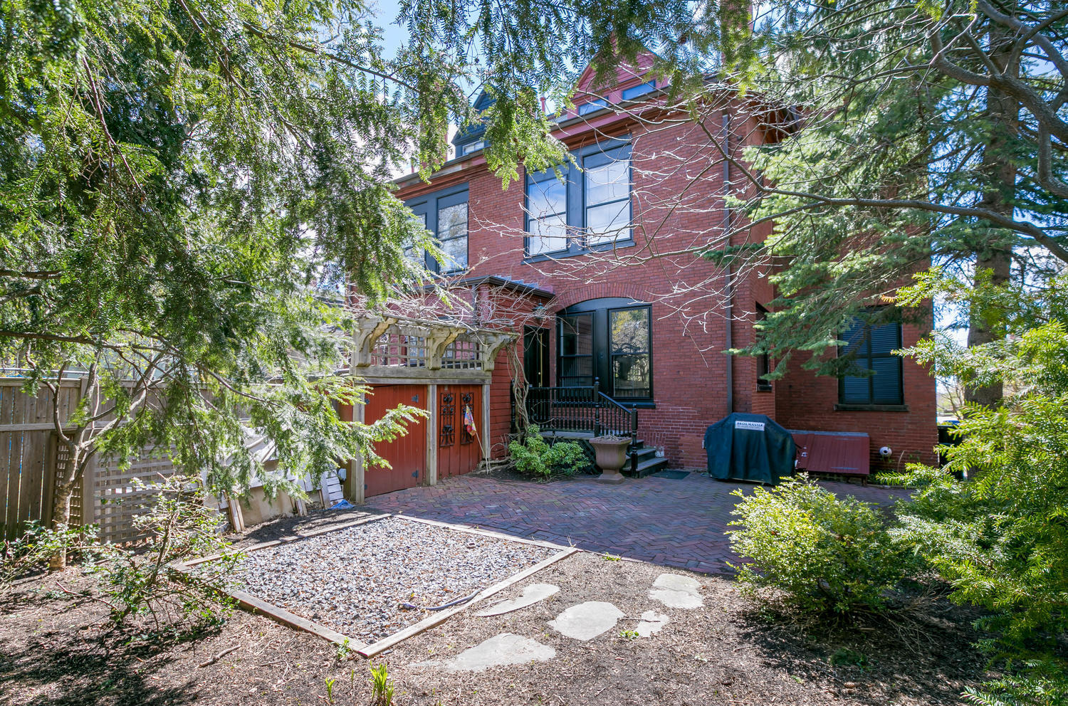 335 Spring Street Portland, ME 04102 - Photo 3 of 52 335 Spring St Portland ME-large-003-028-