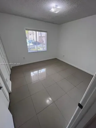 $2,000 | 3041 West 76th Street, Unit B105, Hialeah, FL 33018