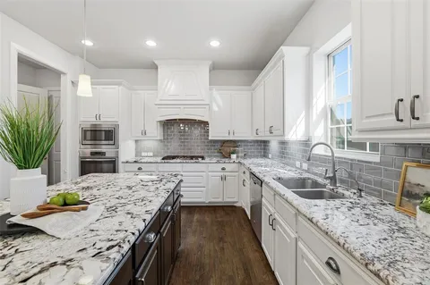 $649,996 | 2533 Lady Amide Lane, Lewisville, TX 75056