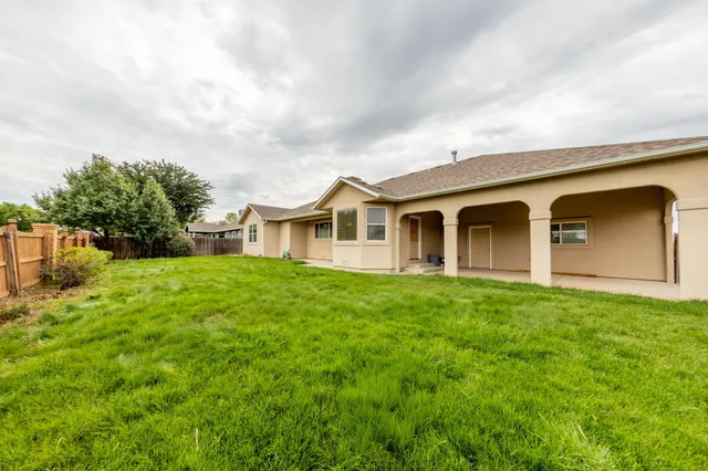 a view of a house with backyard porch and garden