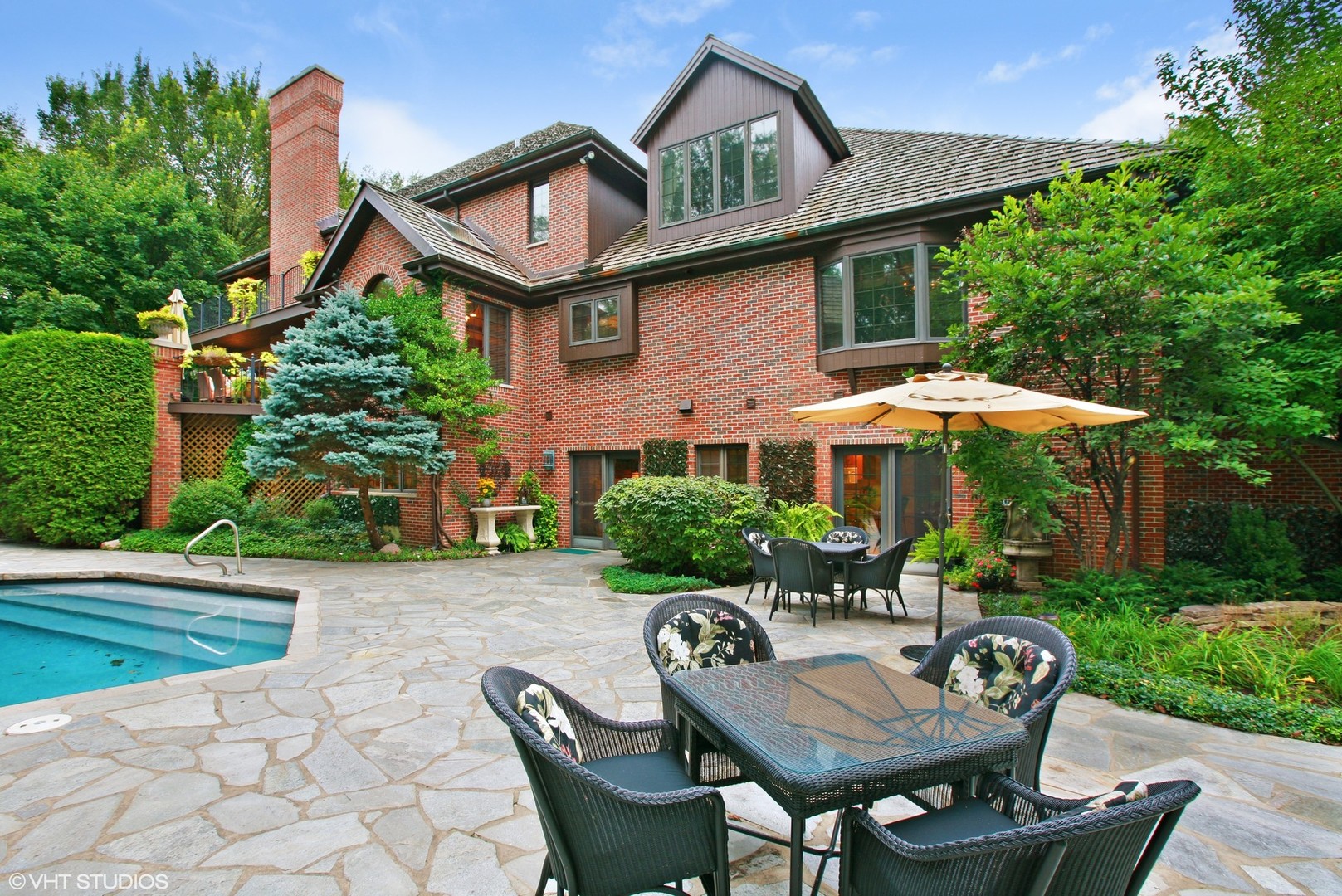 211 Otis Road Barrington Hills, IL 60010 - Photo 49 of 68 a backyard of a house with table and chairs