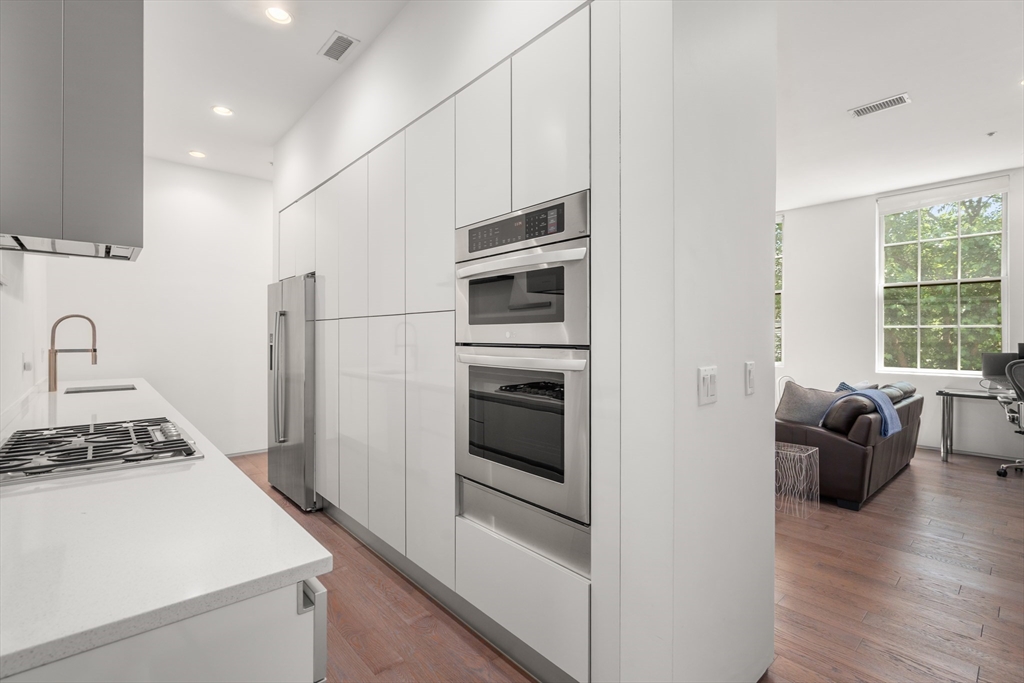 618 East 2nd Street, Unit 3 Boston, MA 02127 - Photo 5 of 18