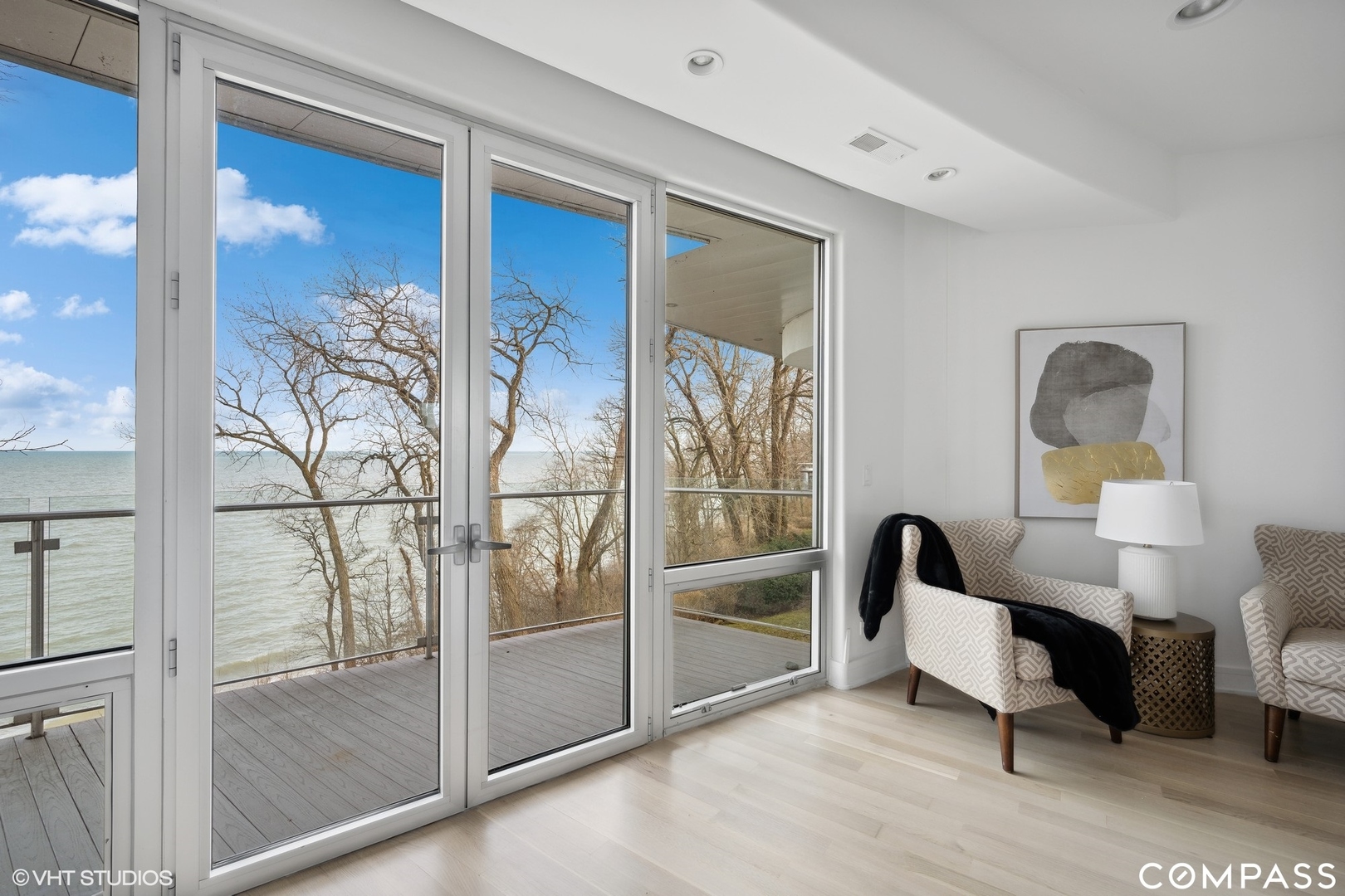 25 Aspen Lane Glencoe, IL 60022 - Photo 25 of 47 a living room with furniture