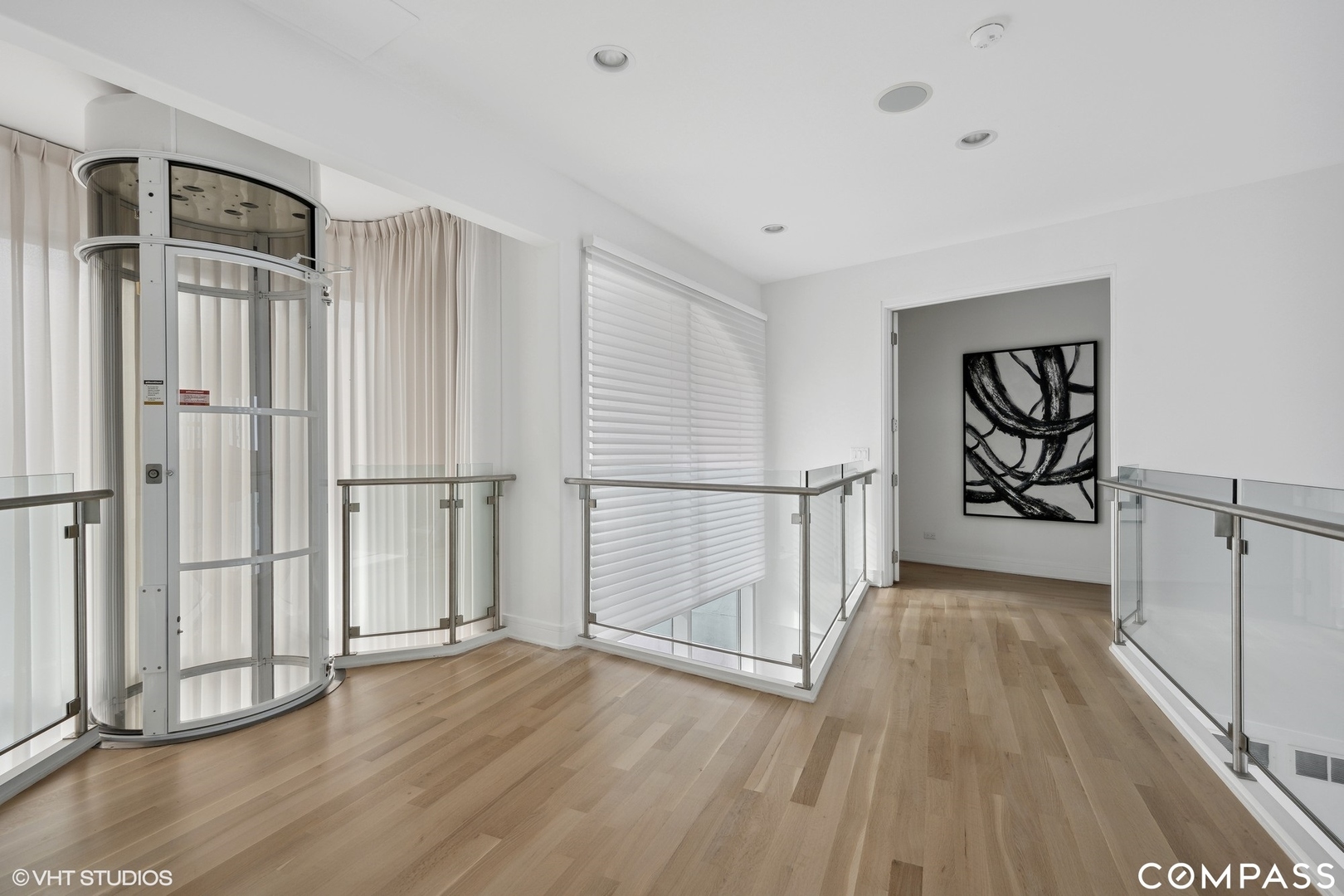 25 Aspen Lane Glencoe, IL 60022 - Photo 29 of 47 a view of entryway with wooden floor
