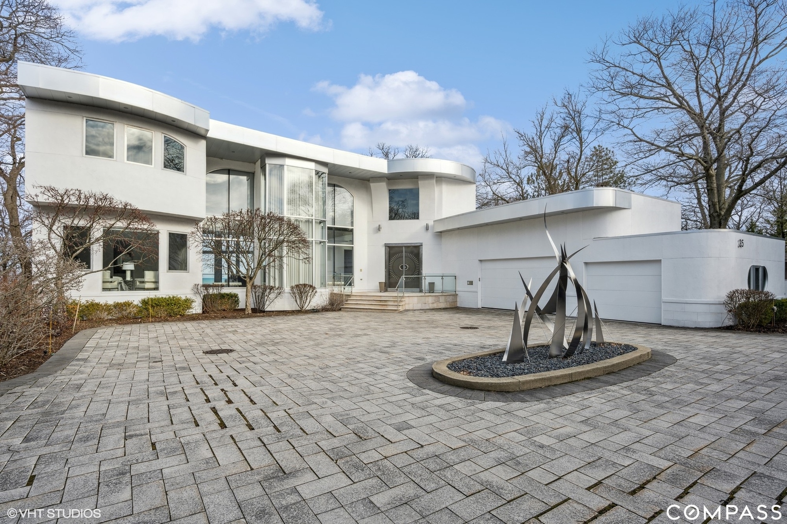 25 Aspen Lane Glencoe, IL 60022 - Photo 3 of 47 a view of a house with entertaining space
