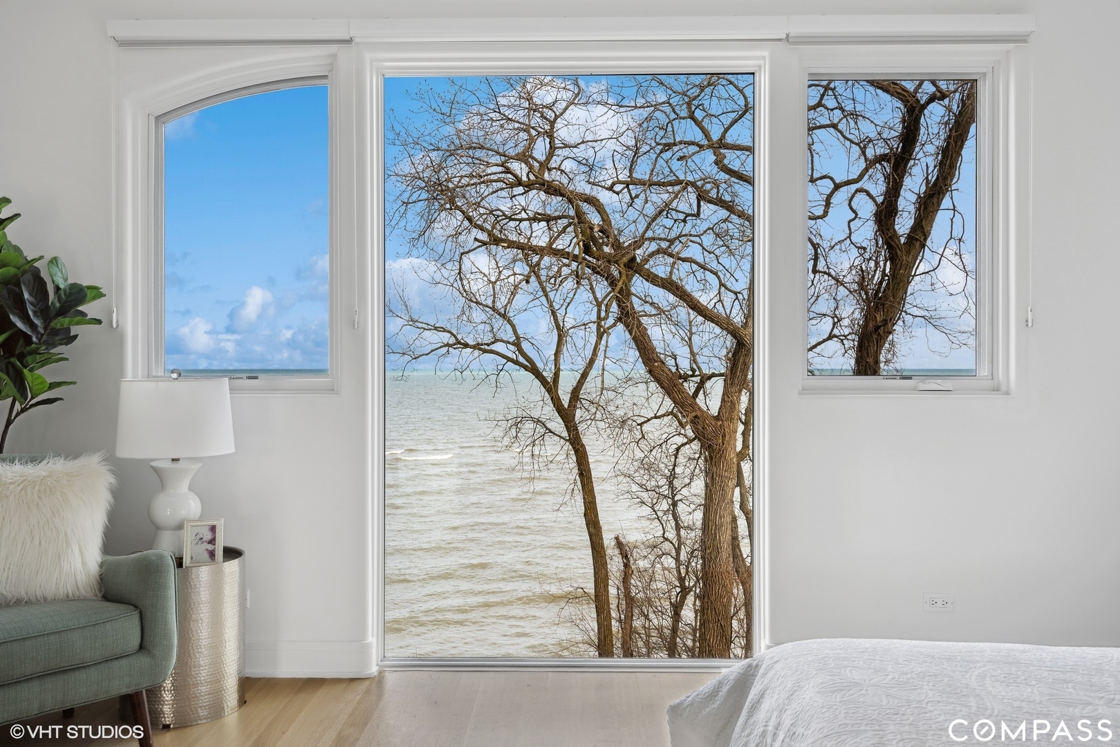 25 Aspen Lane Glencoe, IL 60022 - Photo 31 of 47 a view of a door with a trees