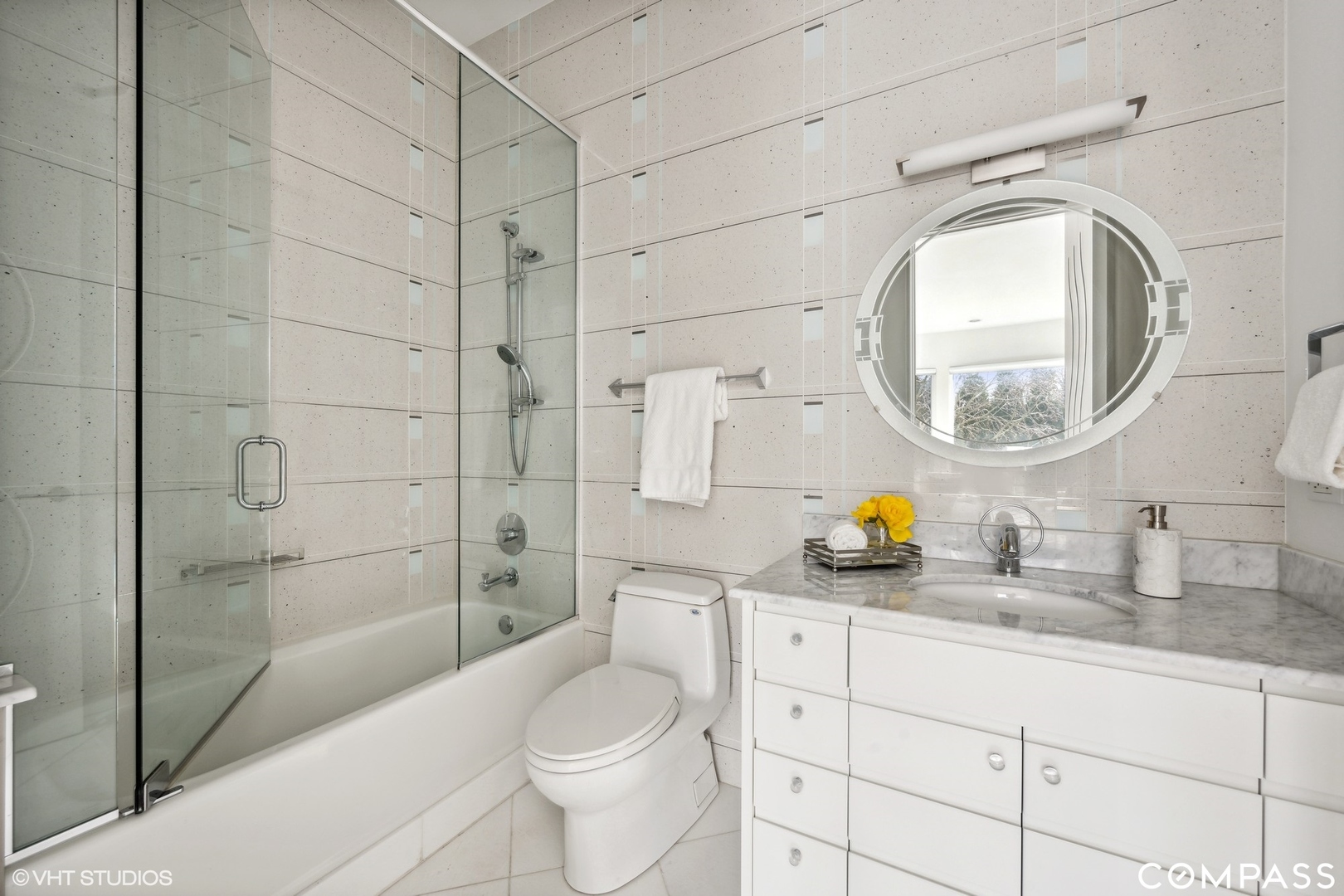 25 Aspen Lane Glencoe, IL 60022 - Photo 35 of 47 a bathroom with a toilet a sink and a mirror