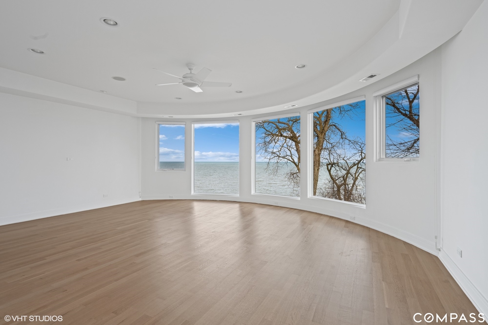 25 Aspen Lane Glencoe, IL 60022 - Photo 36 of 47 a view of an empty room with a painting on the wall
