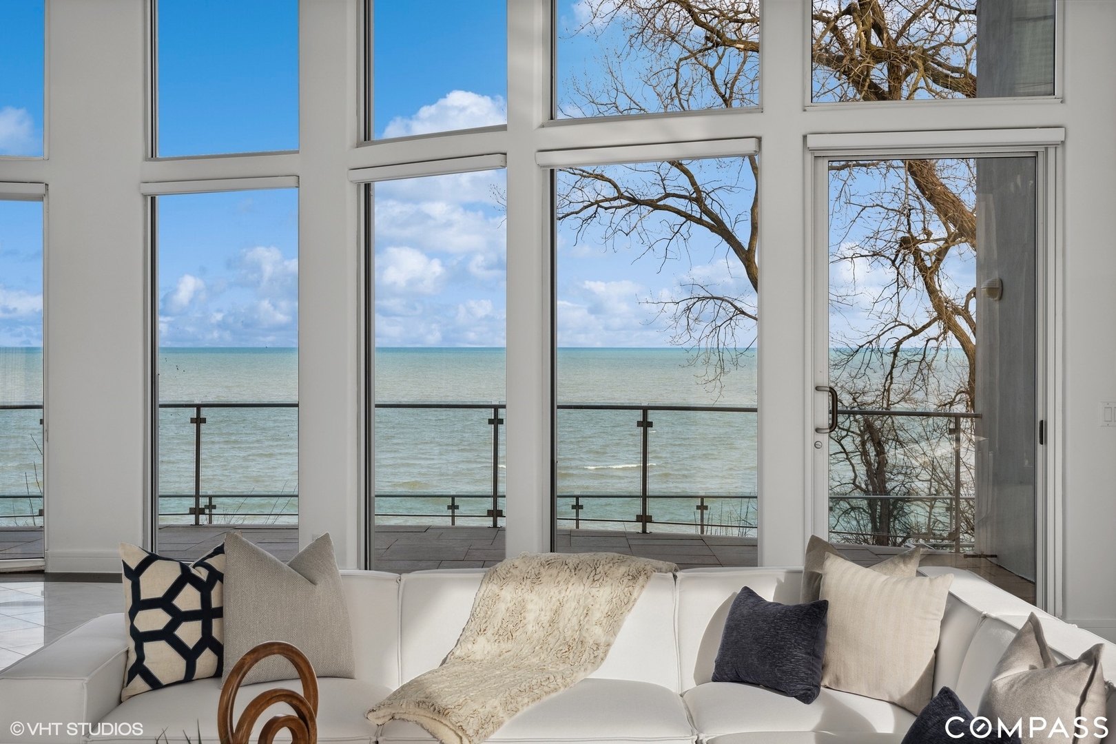 25 Aspen Lane Glencoe, IL 60022 - Photo 9 of 47 a living room with furniture a window and a painting on the wall
