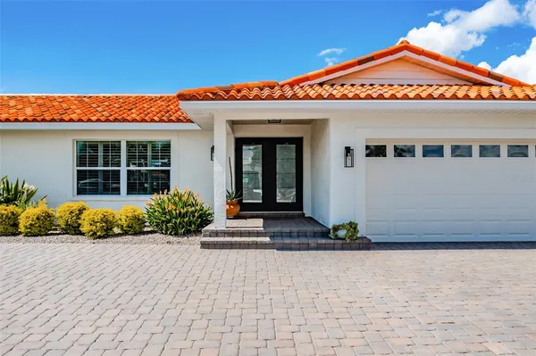 $970,500 | 917 Chipaway Drive, Apollo Beach, FL 33572