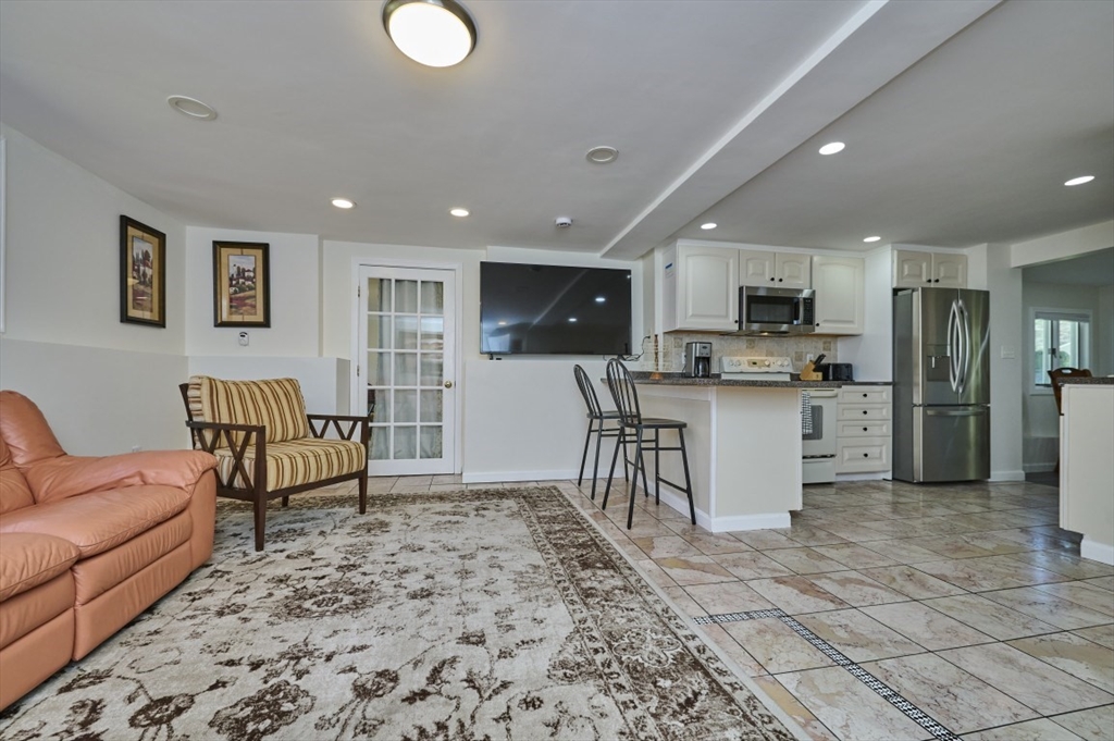 37 Locust Street, Unit 1 Burlington, MA 01803 - Photo 9 of 29