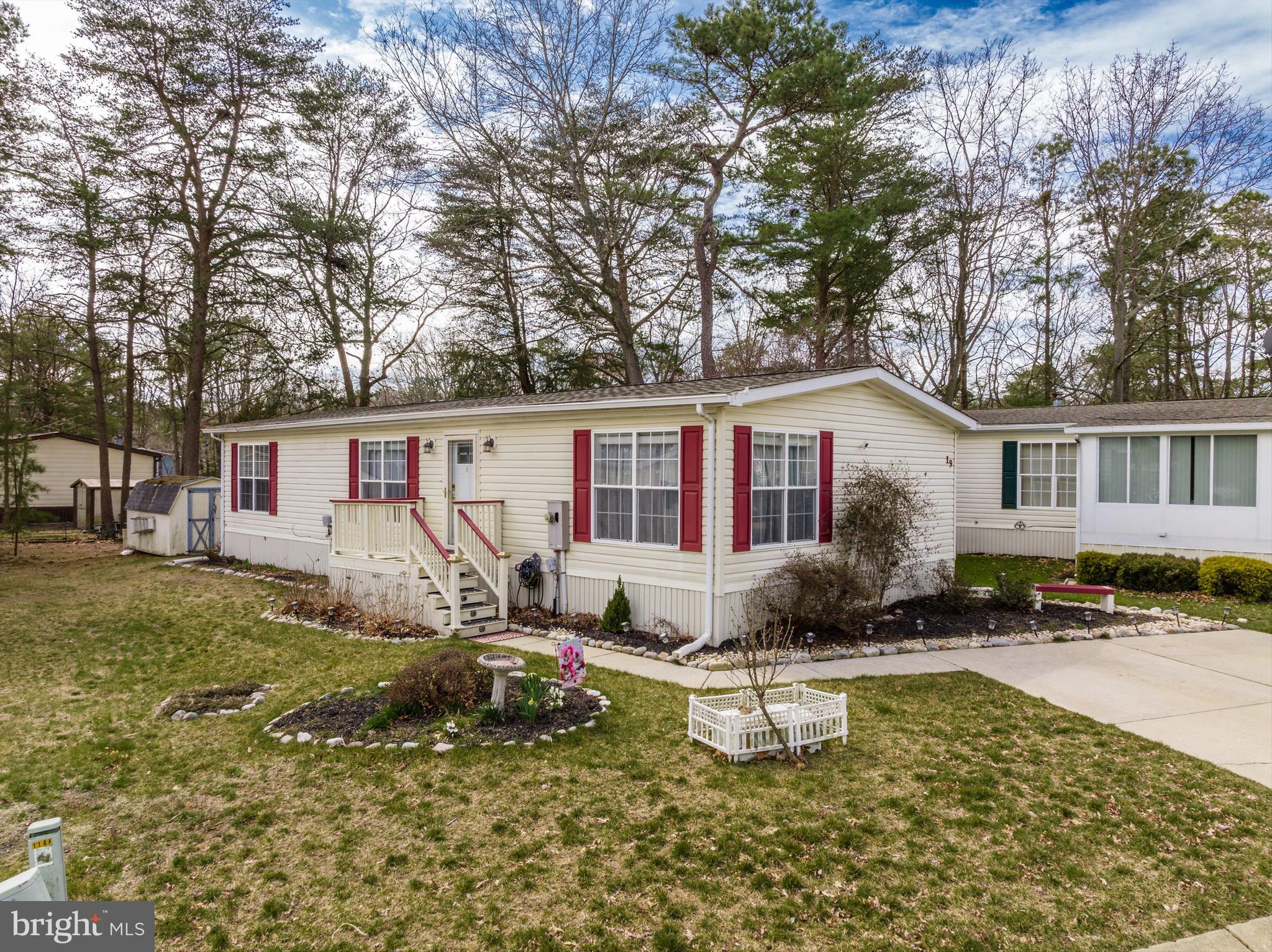 19 Swift Dr Run Sicklerville, NJ 08081 - Photo 3 of 22