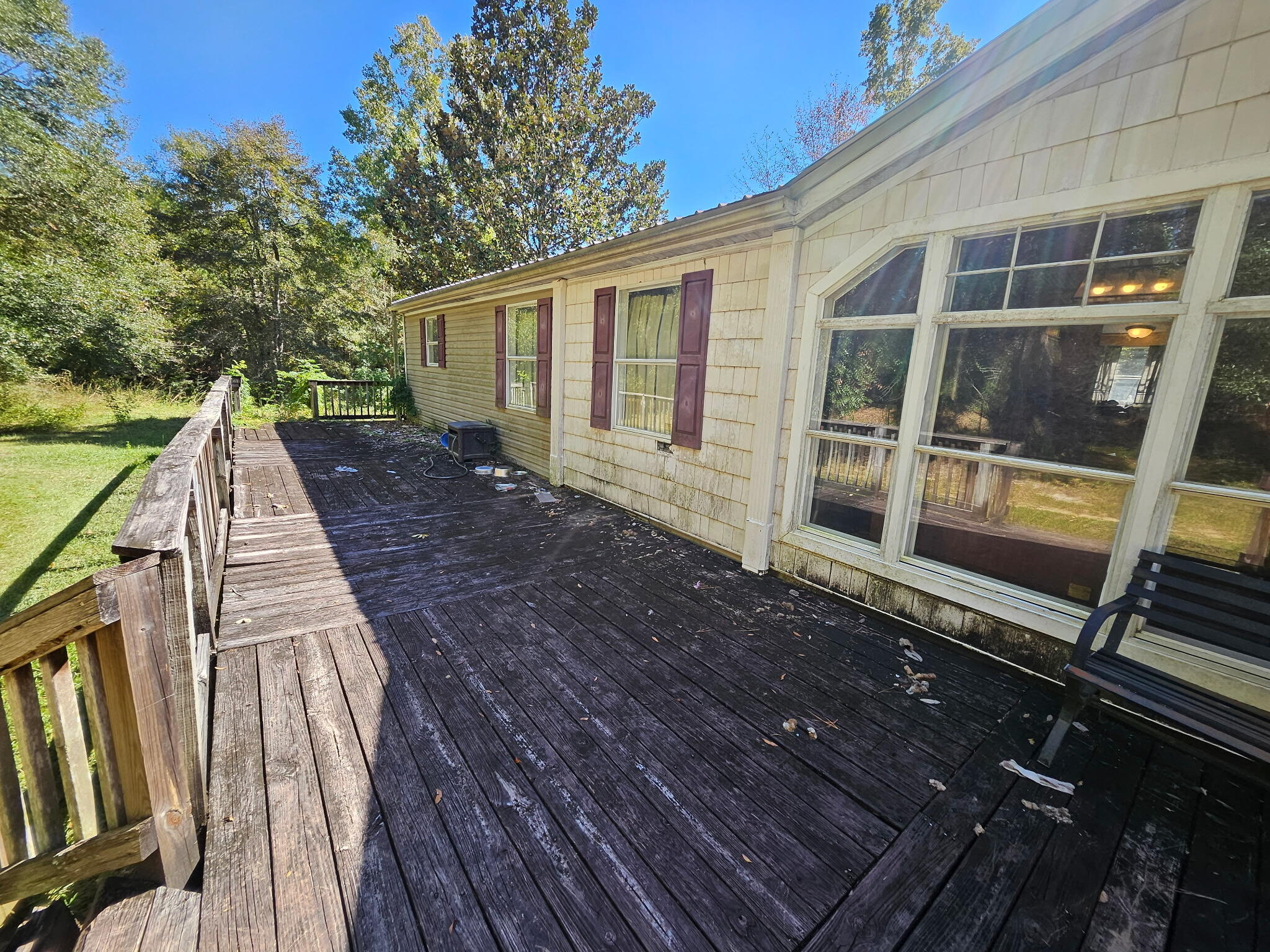 607 Hewett Road DeFuniak Springs, FL 32435 - Photo 5 of 15 Front view with deck
