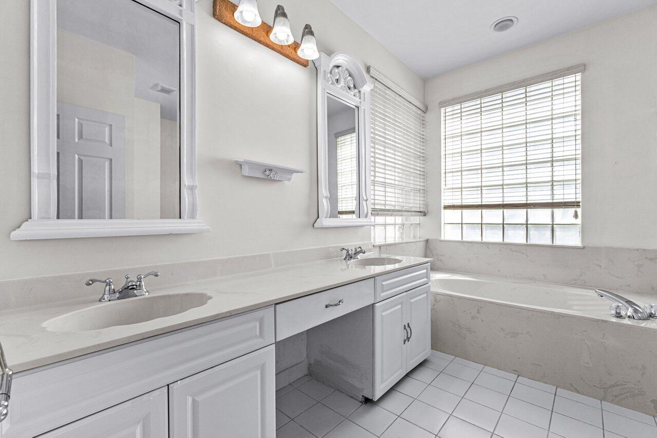 22272 Holcomb Place Boca Raton, FL 33428 - Photo 20 of 33 020-22272HolcombPlace-BocaRaton-FL-33428