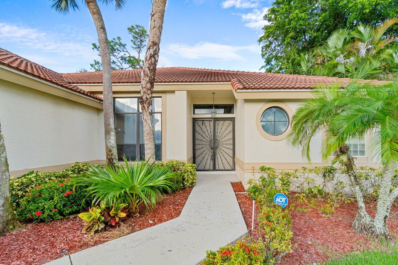 22272 Holcomb Place Boca Raton, FL 33428 - Photo 4 of 33 004-22272HolcombPlace-BocaRaton-FL-33428