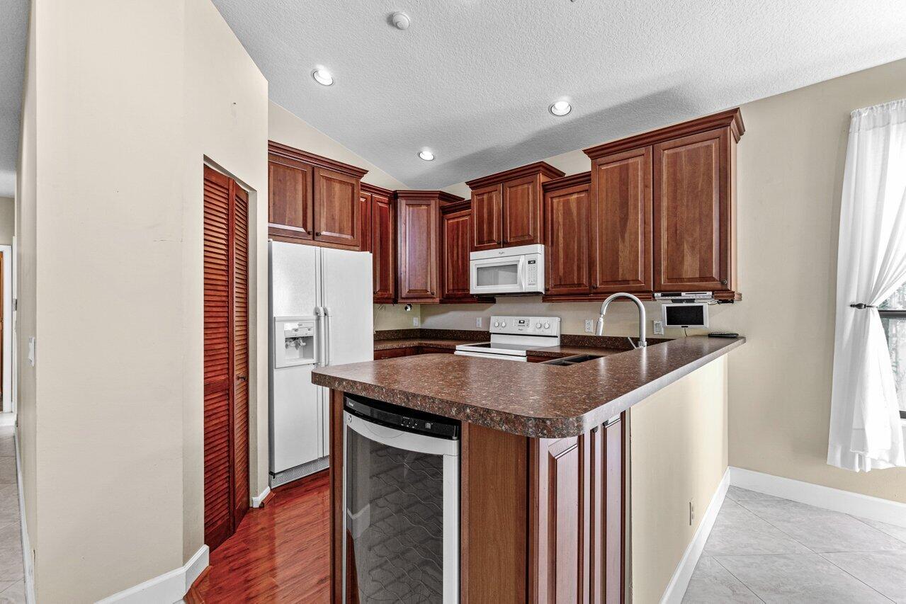 22272 Holcomb Place Boca Raton, FL 33428 - Photo 6 of 33 006-22272HolcombPlace-BocaRaton-FL-33428