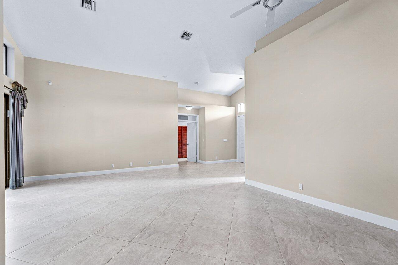 22272 Holcomb Place Boca Raton, FL 33428 - Photo 7 of 33 007-22272HolcombPlace-BocaRaton-FL-33428
