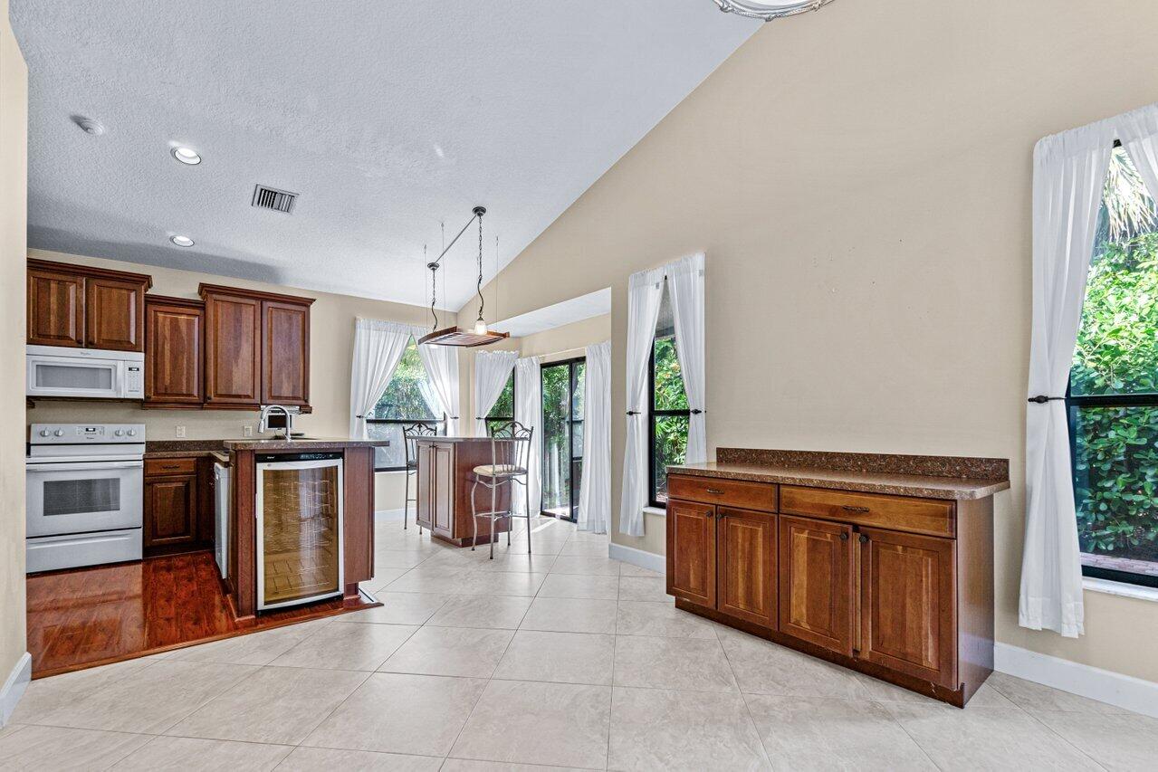 22272 Holcomb Place Boca Raton, FL 33428 - Photo 10 of 33 010-22272HolcombPlace-BocaRaton-FL-33428