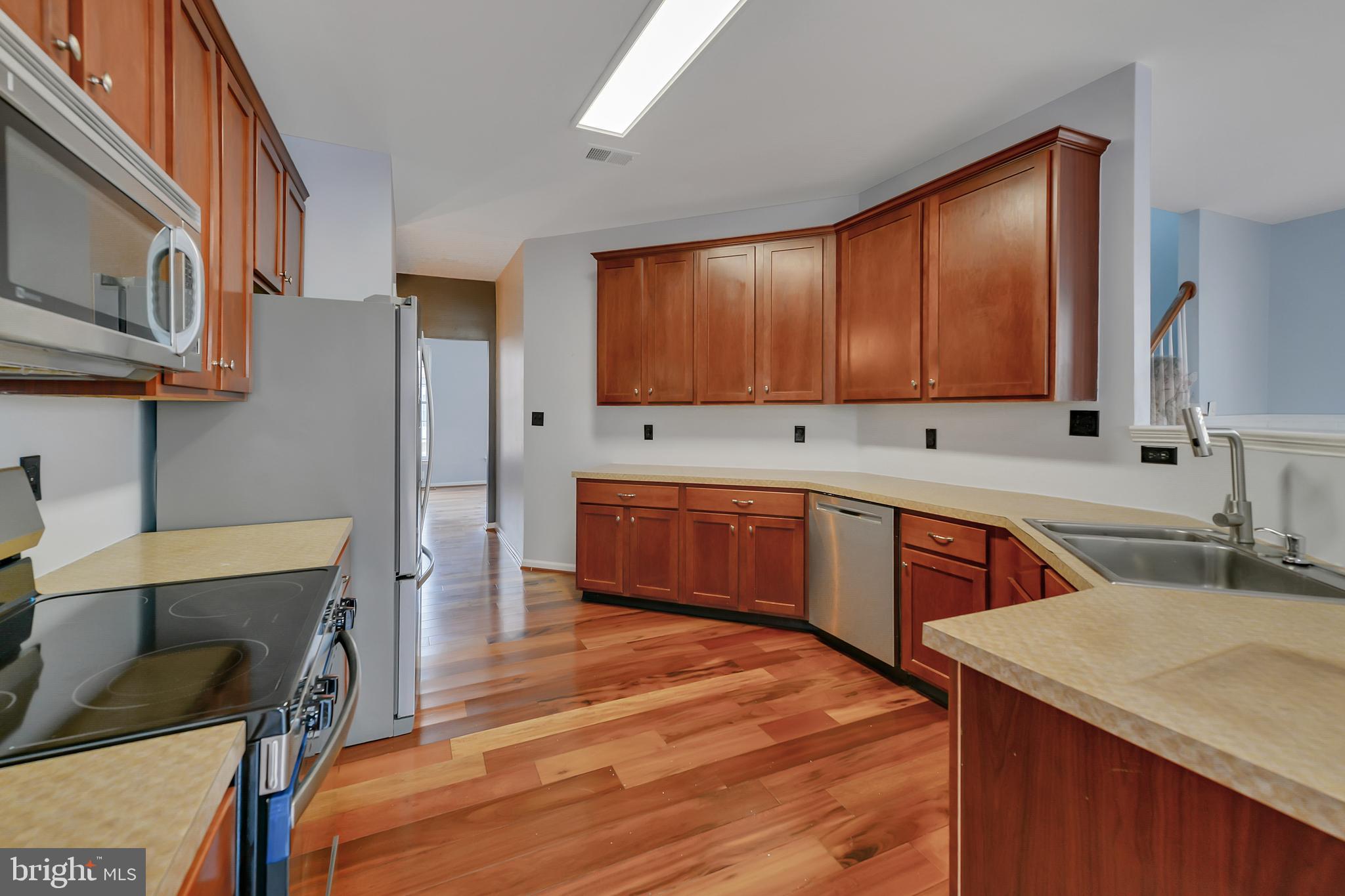 42704 Sandman Terrace South Riding, VA 20152 - Photo 13 of 47 Kitchen