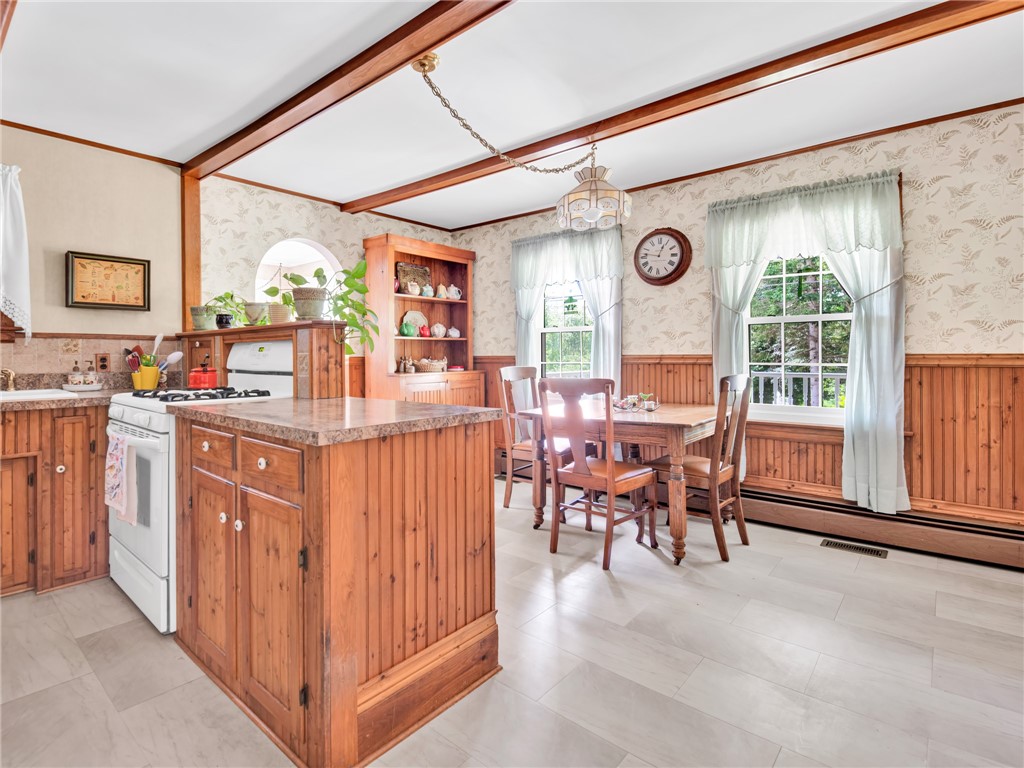 335 Eagle Peak Road Burrillville, RI 02859 - Photo 13 of 35 Kitchen and dining area