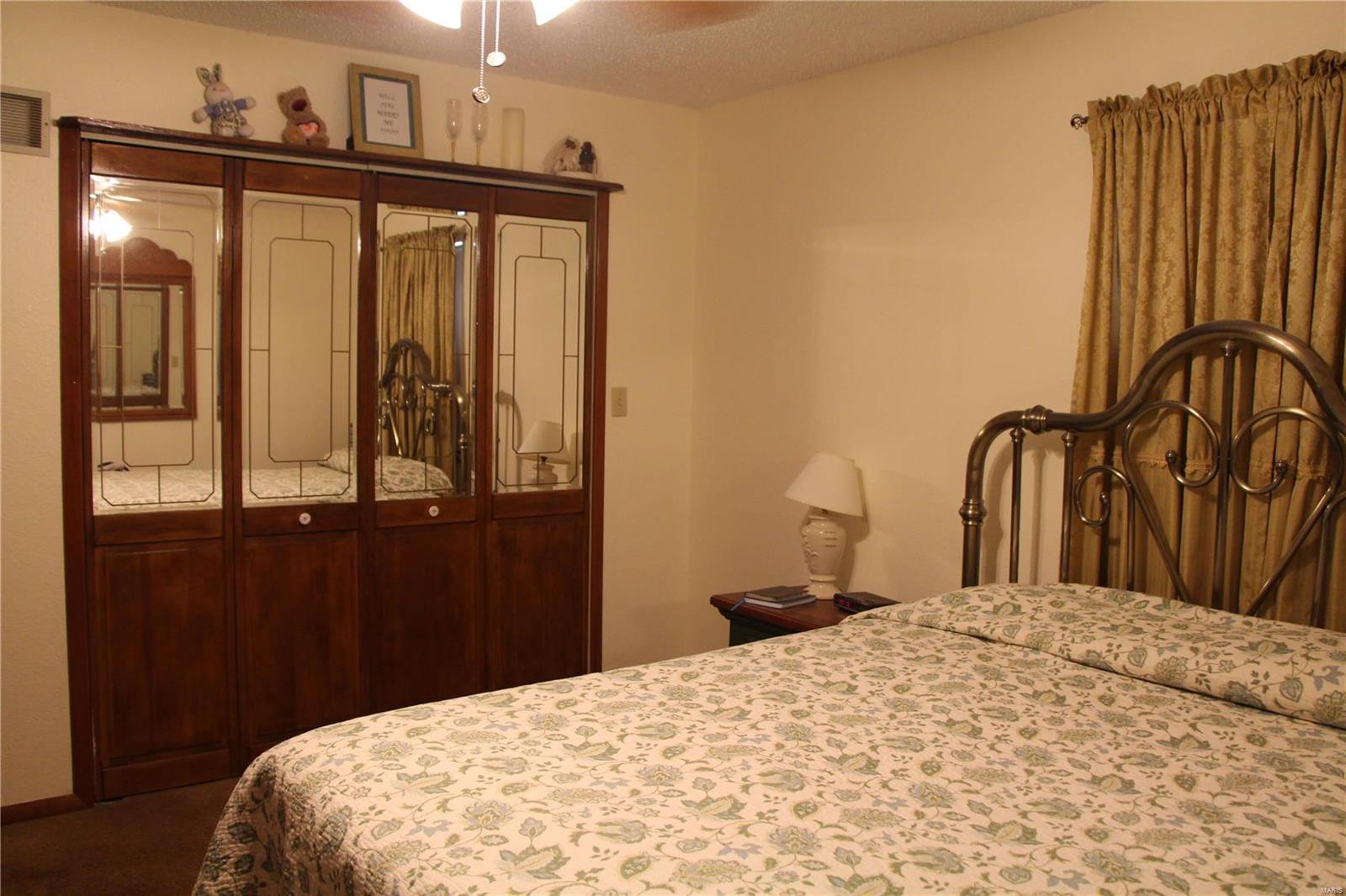 7048 Prairietown Road Edwardsville, IL 62025 - Photo 16 of 34 Gallery Image 16