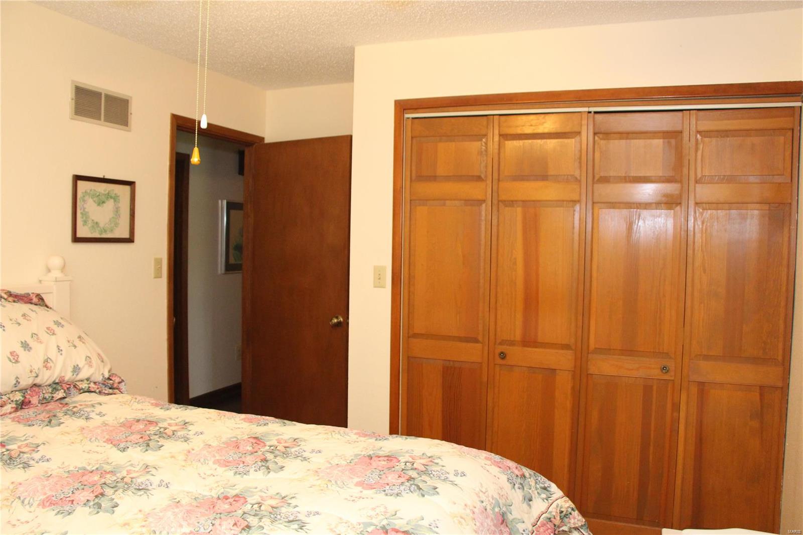 7048 Prairietown Road Edwardsville, IL 62025 - Photo 17 of 34 Gallery Image 17