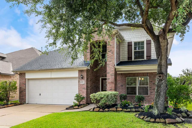 a front view of house with yard