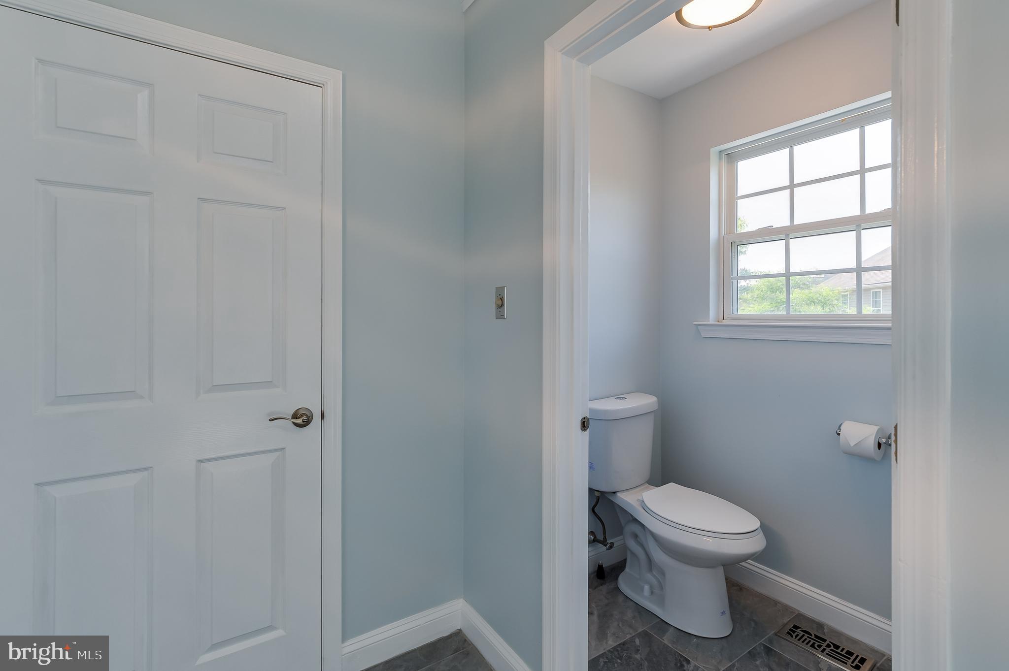 90 Anthony Drive Burlington, NJ 08016 - Photo 31 of 83 Primary Bathroom w/ Enclosed Toilet