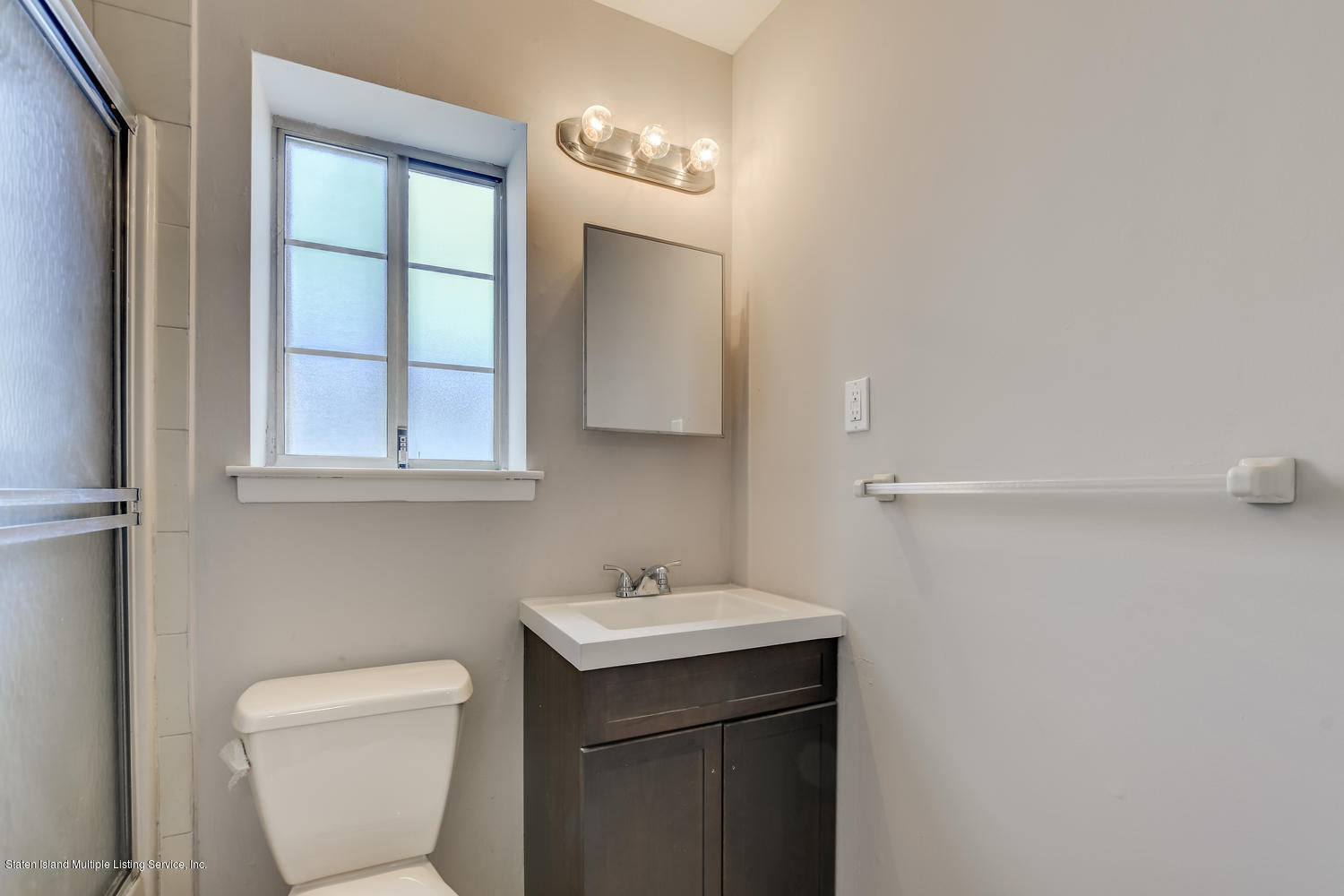 742 Willowbrook Road Staten Island, NY 10314 - Photo 20 of 61 2B 2nd Bathroom