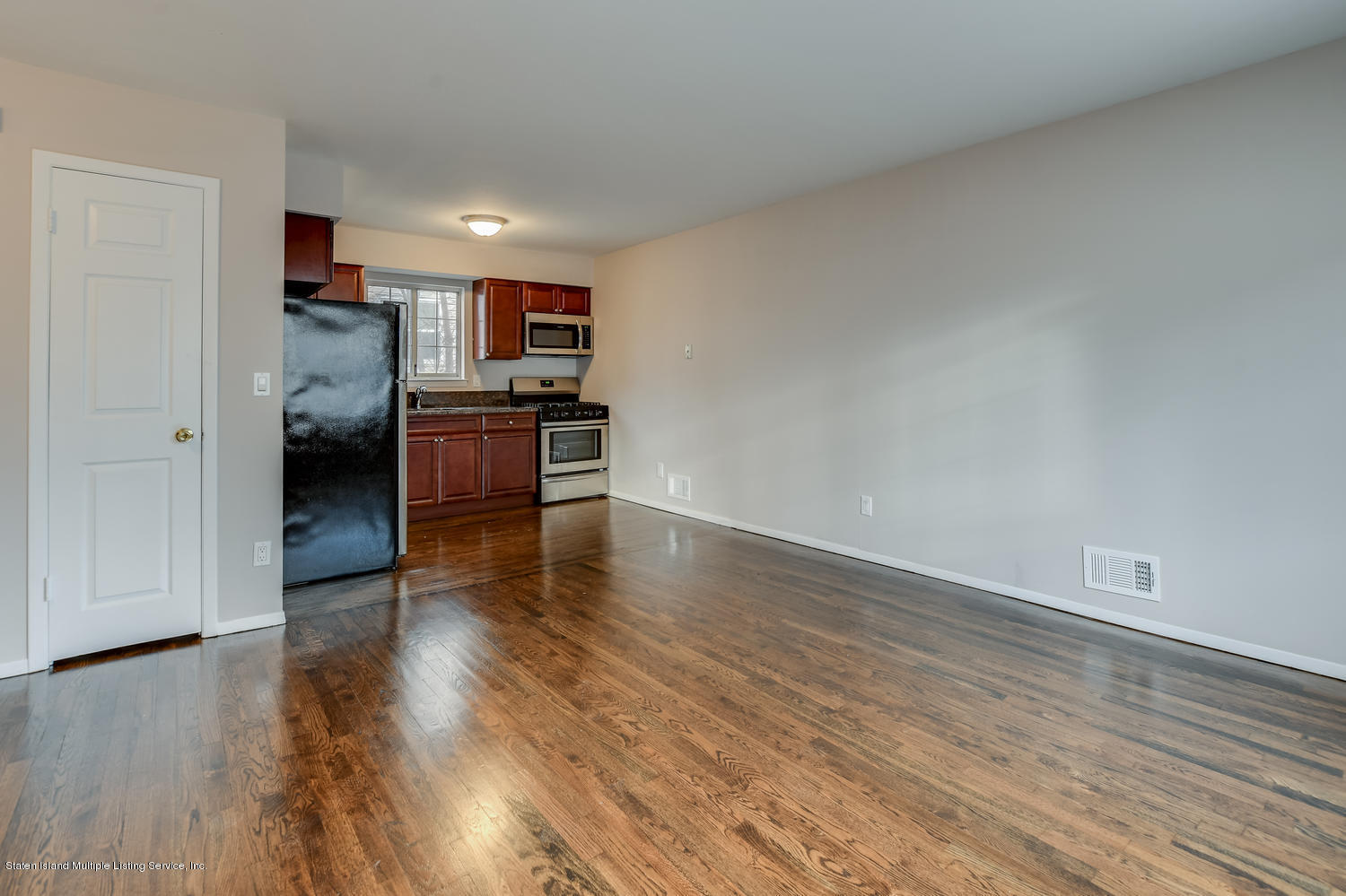 742 Willowbrook Road Staten Island, NY 10314 - Photo 25 of 61 1B Living Room