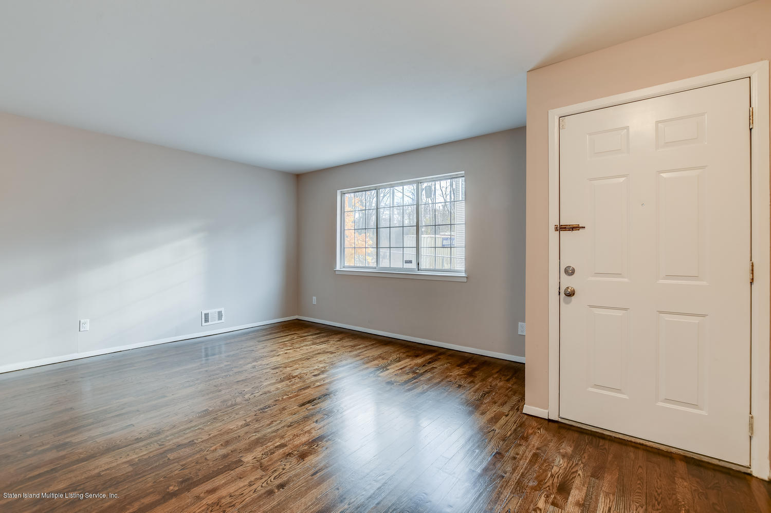 742 Willowbrook Road Staten Island, NY 10314 - Photo 27 of 61 1B Living Room
