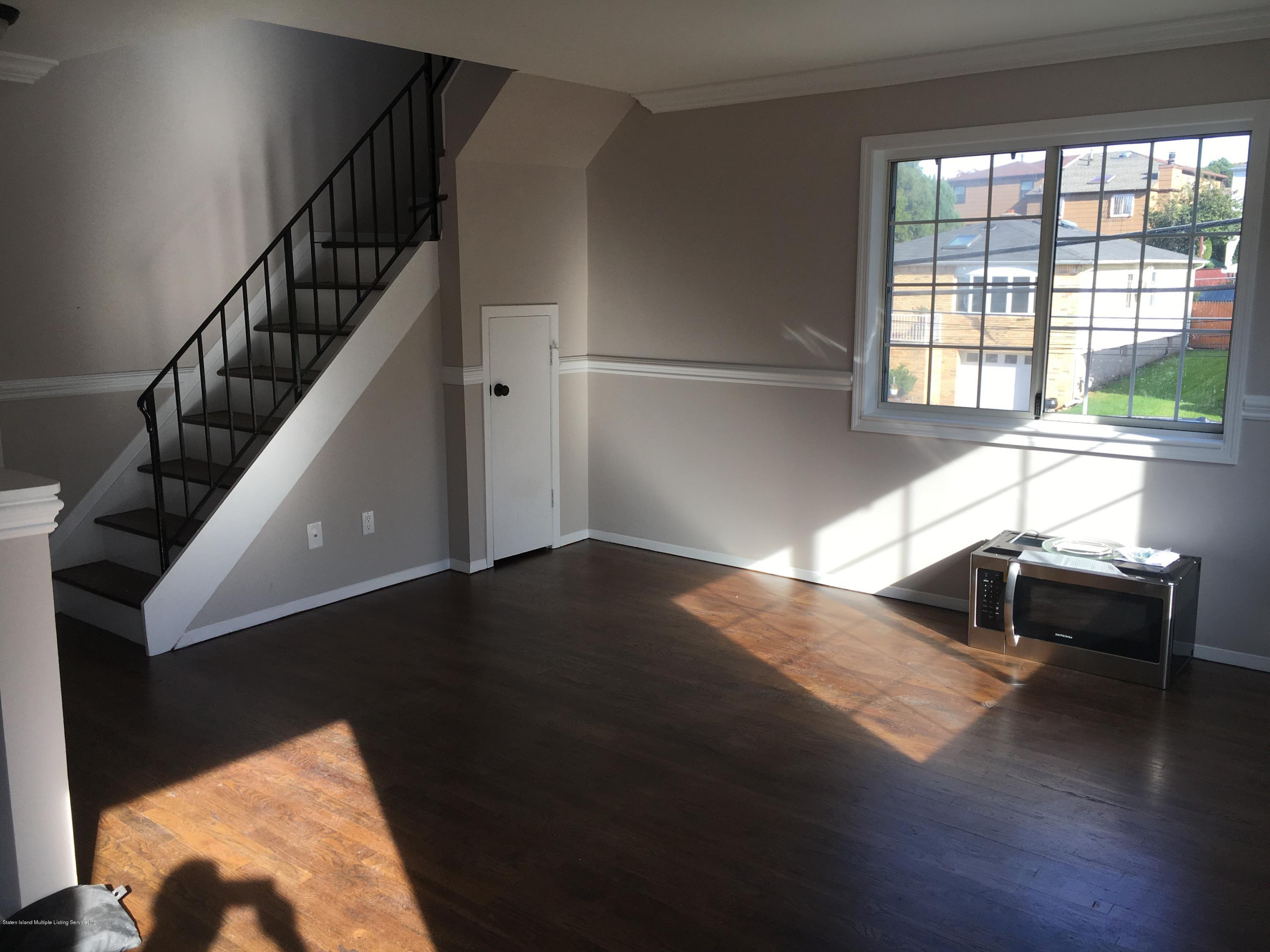742 Willowbrook Road Staten Island, NY 10314 - Photo 32 of 61 2A Living Room