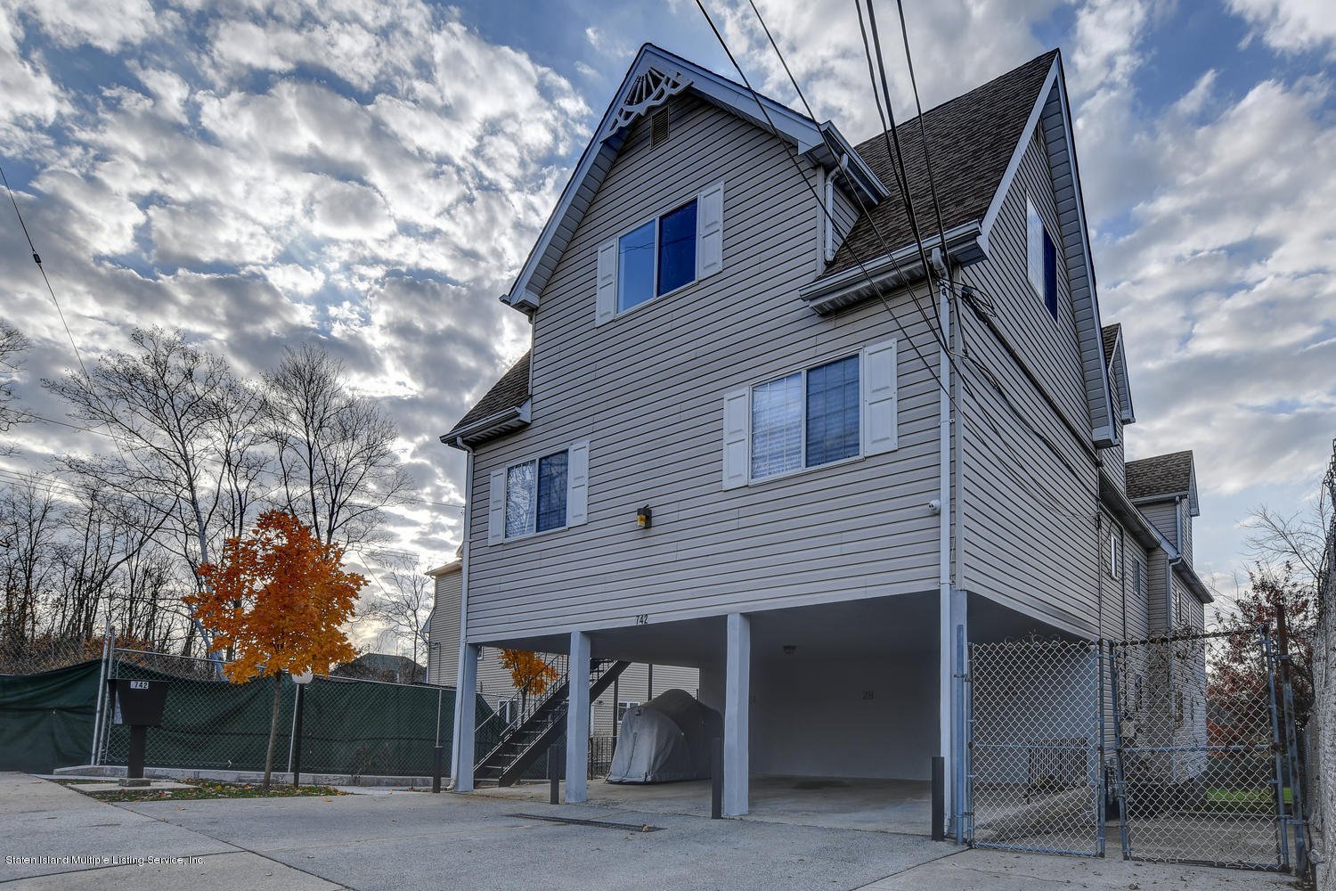 742 Willowbrook Road Staten Island, NY 10314 - Photo 4 of 61 Right side / Car Port