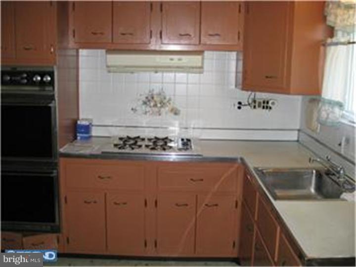 713 Charette Road Philadelphia, PA 19115 - Photo 11 of 22