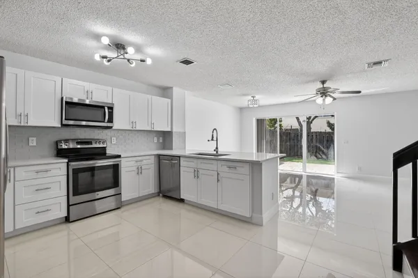 $2,900 | 735 Northwest 42nd Place, Deerfield Beach, FL 33064
