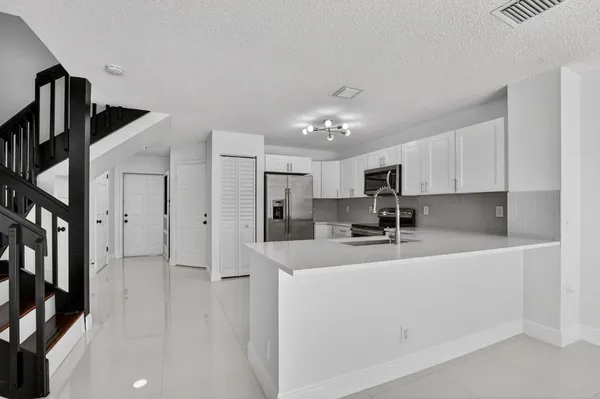 $2,900 | 735 Northwest 42nd Place, Deerfield Beach, FL 33064