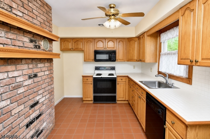 18 Summit Road Sparta, NJ 07871 - Photo 4 of 15 Gallery Image 4