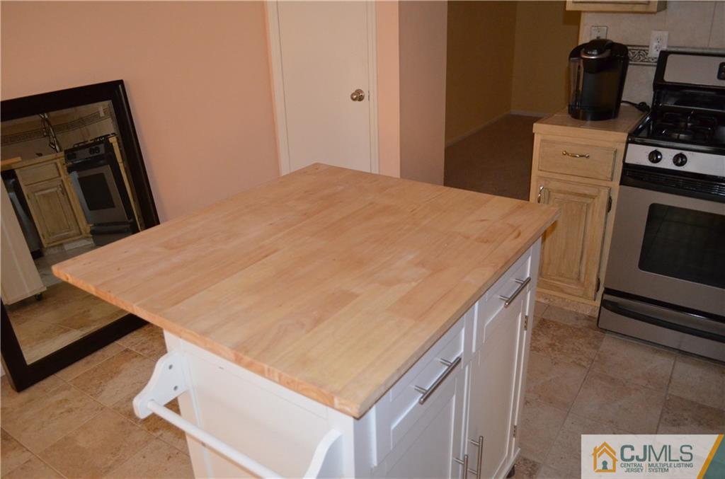 225 Constitution Circle North Brunswick, NJ 08902 - Photo 6 of 17