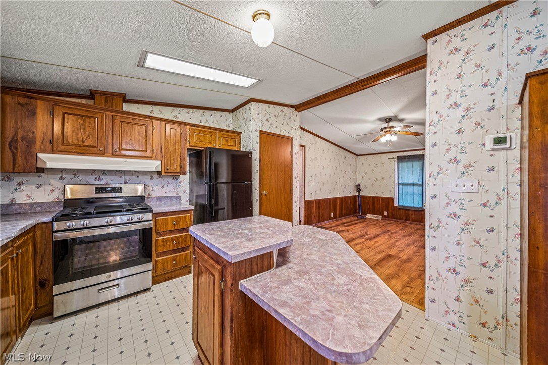 3471 Fox Road Kingsville, OH 44048 - Photo 12 of 50 Kitchen with black refrigerator, light hardwood / wood-style flooring, gas range, a center island, and ceiling fan
