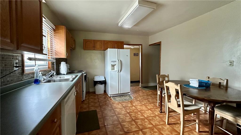 820-822 Jacoby Road Harwick, PA 15049 - Photo 2 of 44 822 MAIN EAT IN KITCHEN. SPACIOUS AND BRIGHT!