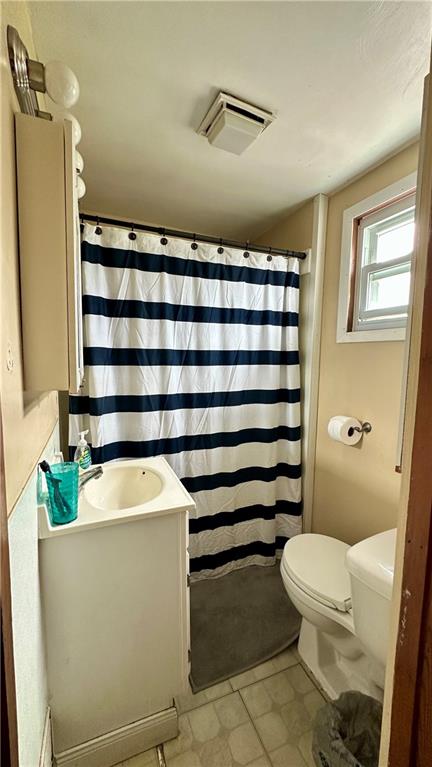 820-822 Jacoby Road Harwick, PA 15049 - Photo 7 of 44 822 MAIN FULL MAIN LEVEL BATH.