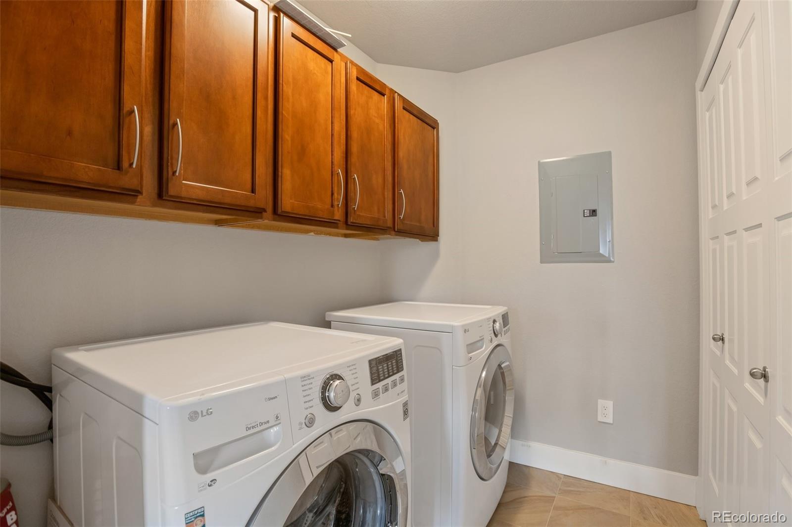 10111 Inverness Main Street, Unit 301 Englewood, CO 80112 - Photo 15 of 28 a utility room with dryer and washer