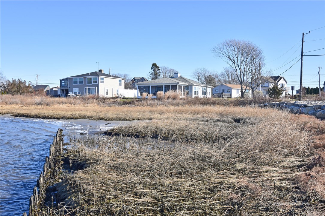 13 Basin Road Narragansett, RI 02882 - Photo 15 of 27 Gallery Image 15