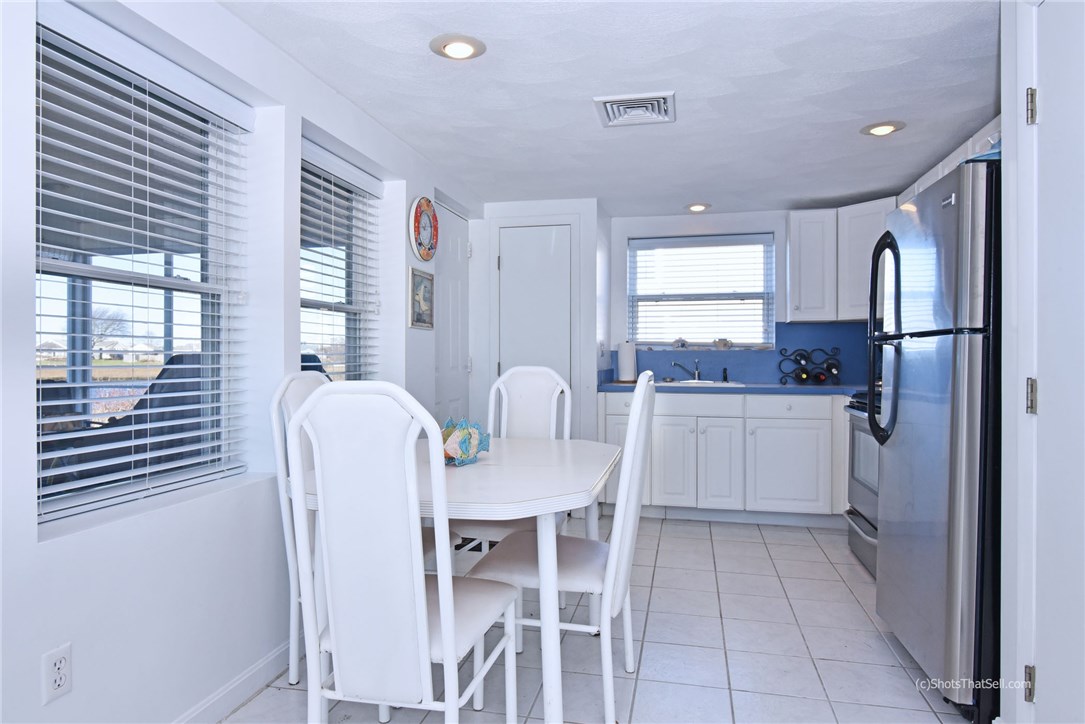 13 Basin Road Narragansett, RI 02882 - Photo 22 of 27 Gallery Image 22