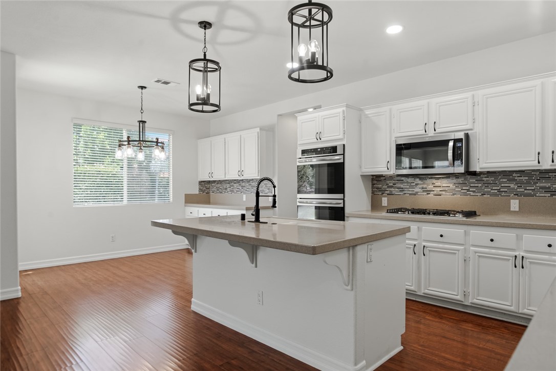1605 Rivendel Drive Corona, CA 92883 - Photo 3 of 31