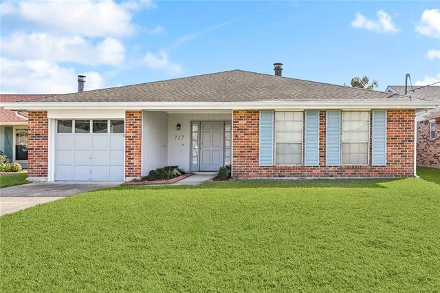 $339,900 | 717 Park Ridge Drive, River Ridge, LA 70123