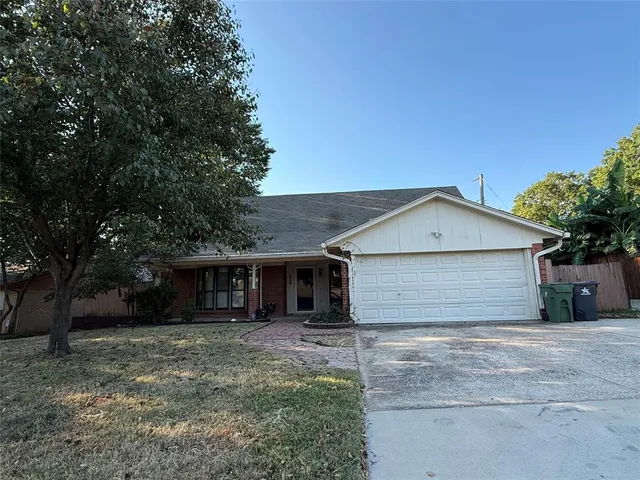 $2,300 | 4604 Andalusia Trail, Arlington, TX 76017