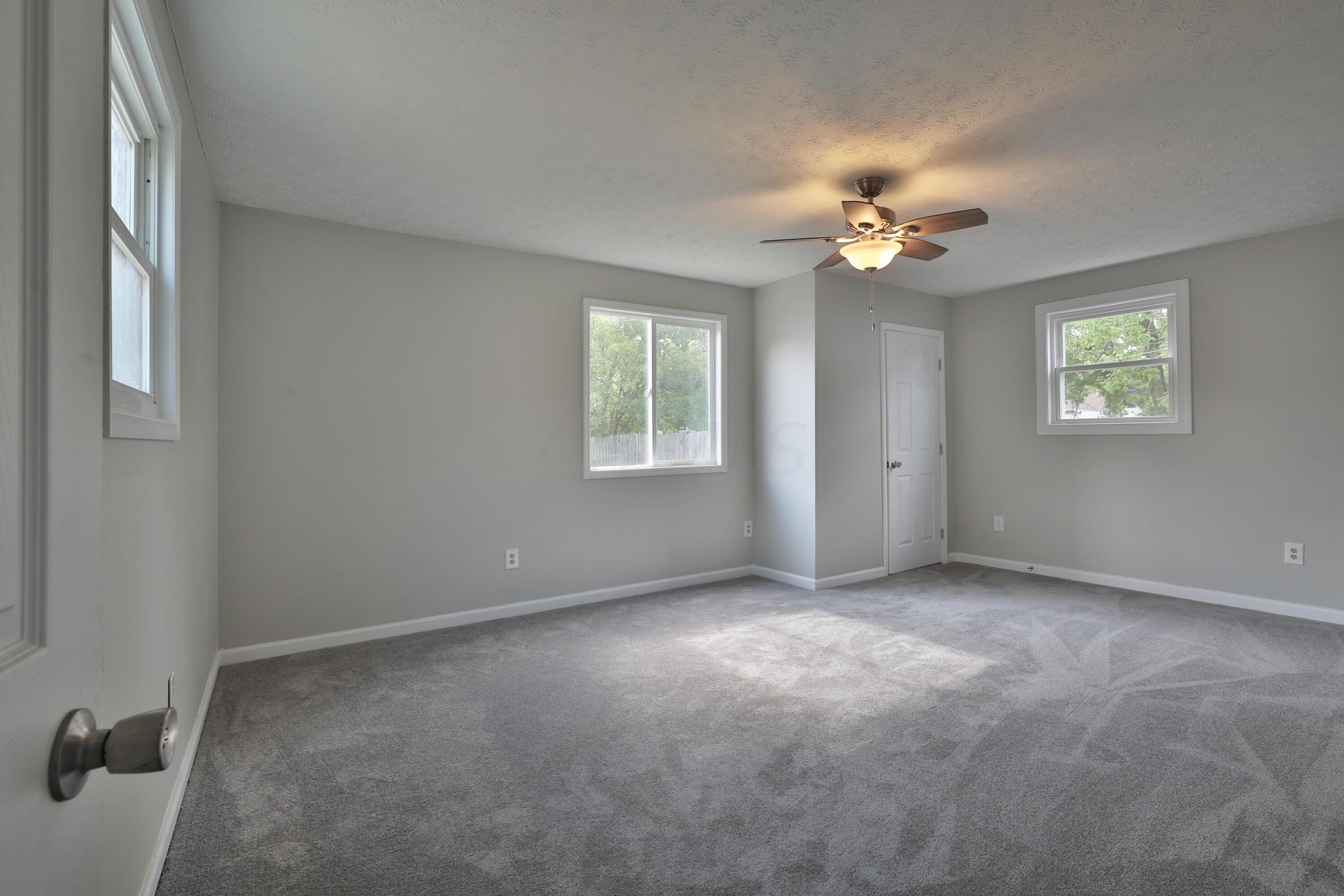 2518 Howey Road Columbus, OH 43211 - Photo 9 of 31 459954BC-D9A3-48BD-8381-79D8BE24161A