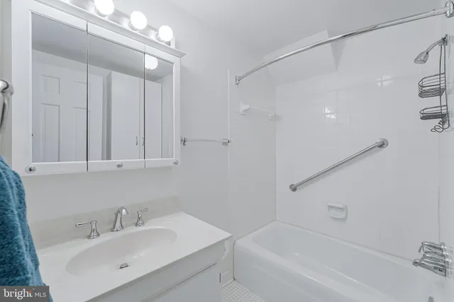 an empty room with wooden floor and ceiling fan