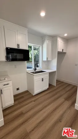 $3,250 | 2437 South Centinela Avenue, Unit 11, Santa Monica, CA 90405